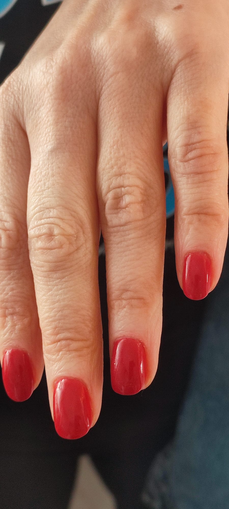 Malinowy manicure klasyczny